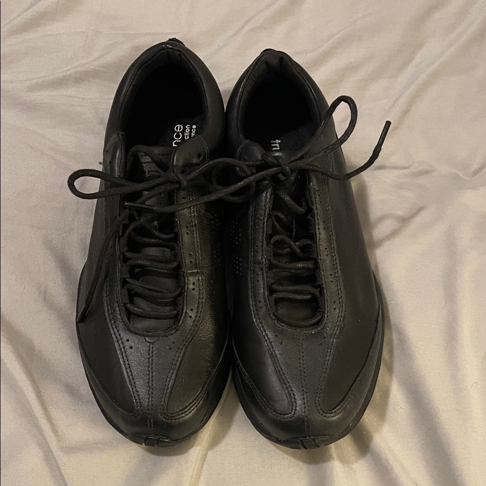 New Balance Women’s Black Athletic Shoes size 5